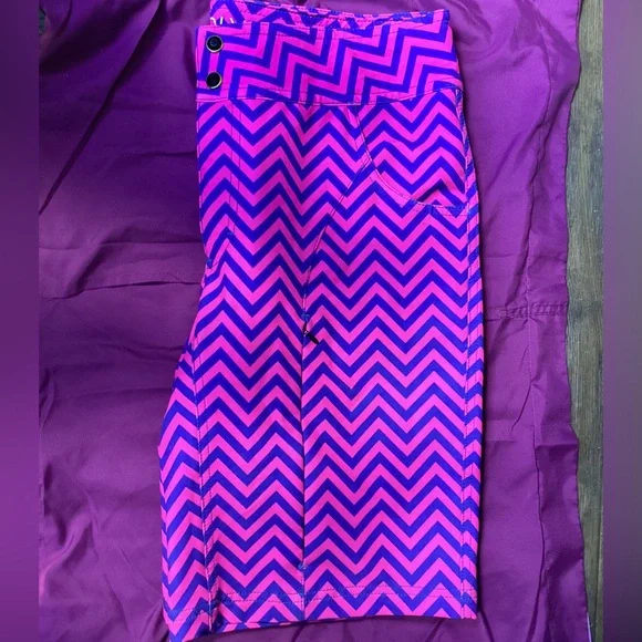 Shredly Women's Athletic Shorts - Pink Chevron - Picture 6 of 6